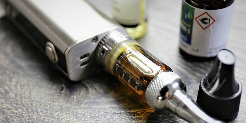 Weighing the Pros and Cons of Electronic Cigarettes