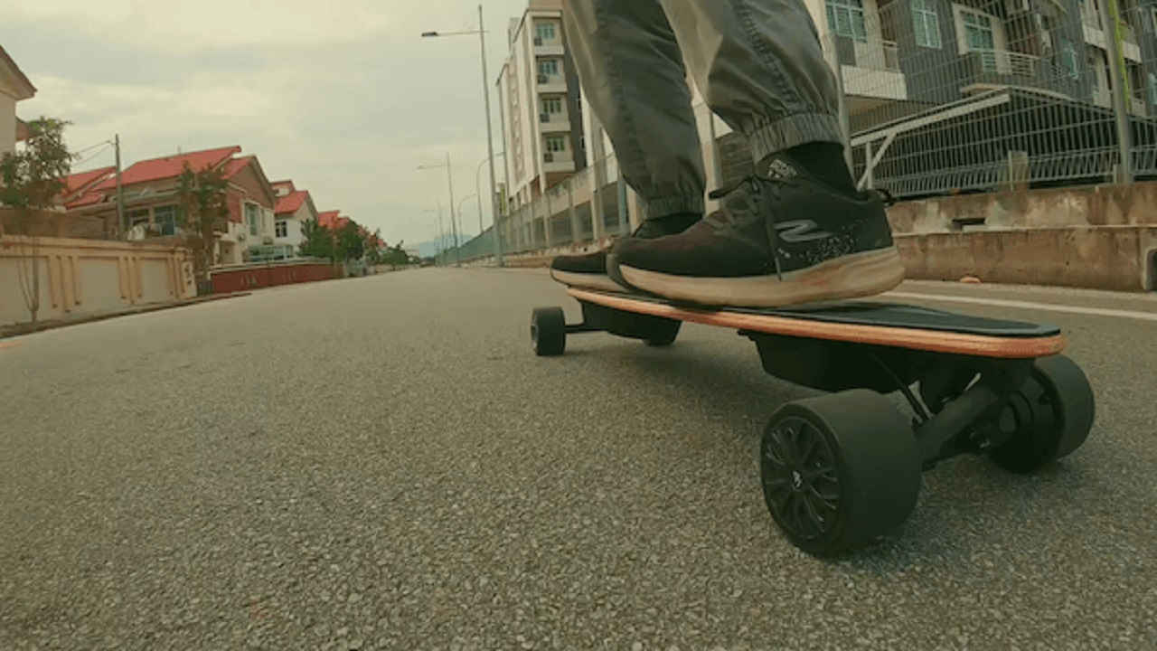 Electric Skateboarding for Adventure Seekers: Exploring New Terrain