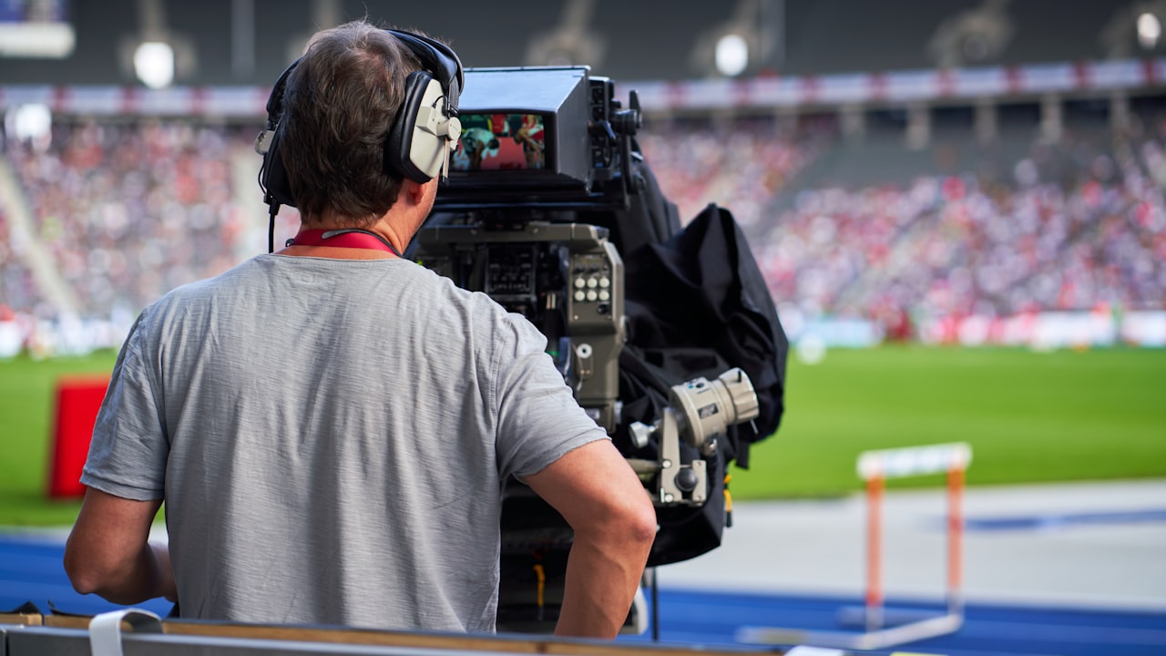 100-ton hydraulic press is fun to operate