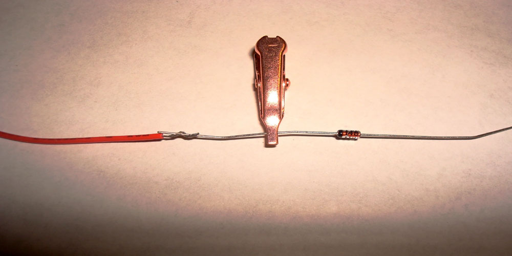 How Do You Describe The Working Of The Soldering Heat Sink?