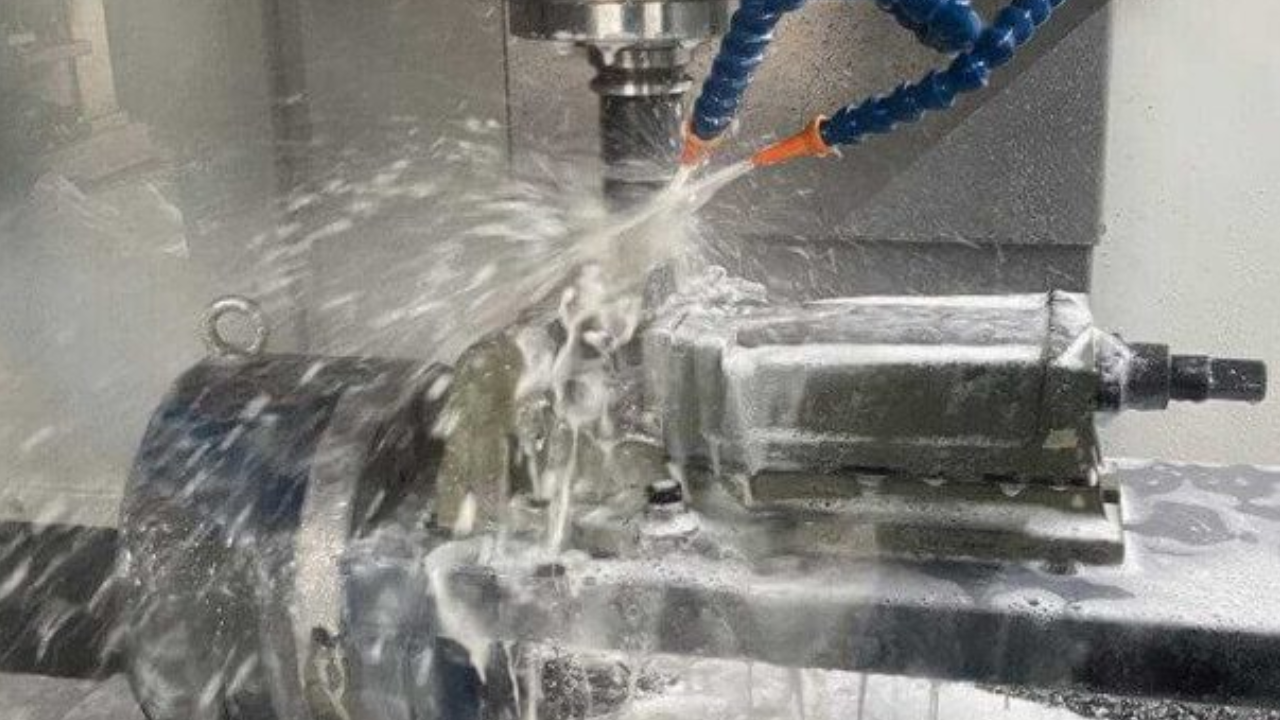 What is the Difference between the open-die metallurgy and closed-die metallurgy