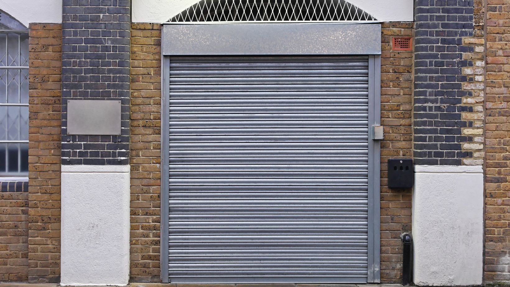 Top 5 Commercial Roll-Up Door Benefits for Your Business