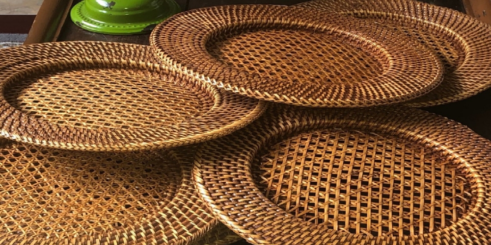 Wicker Chargers| Different Types of Table Chargers