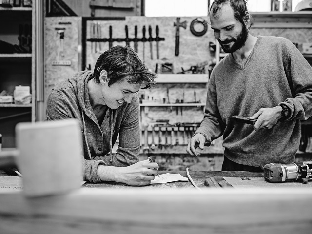 After Afaceri, ZF’s lifestyle magazine: They invested 10,000 euros and launched ZO Kraft, a furniture workshop in Iaşi: We have more project ideas. ZO Kraft set off with an initial investment of 10,000 euros, money that went to machinery and tools