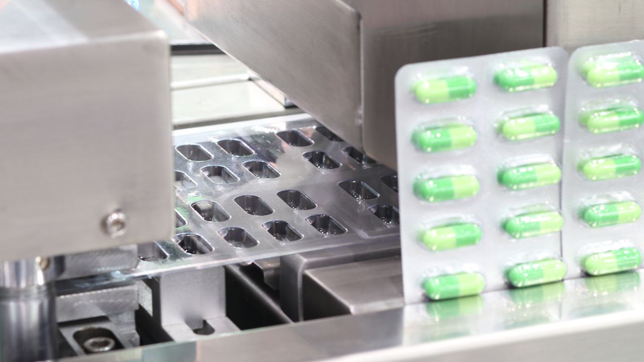 China’s Sticker Labeling Machine Manufacturers: Leading the Pharmaceutical Packaging Industry