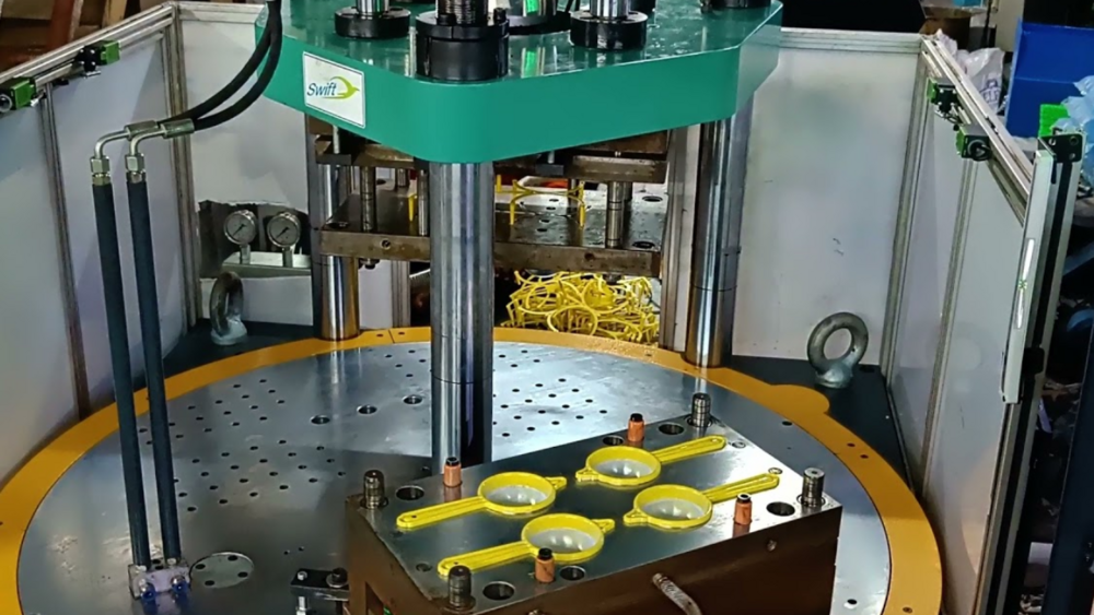 How Can Product Consistency Be Increased Using An Injection Molding Machine With A Rotating Table?