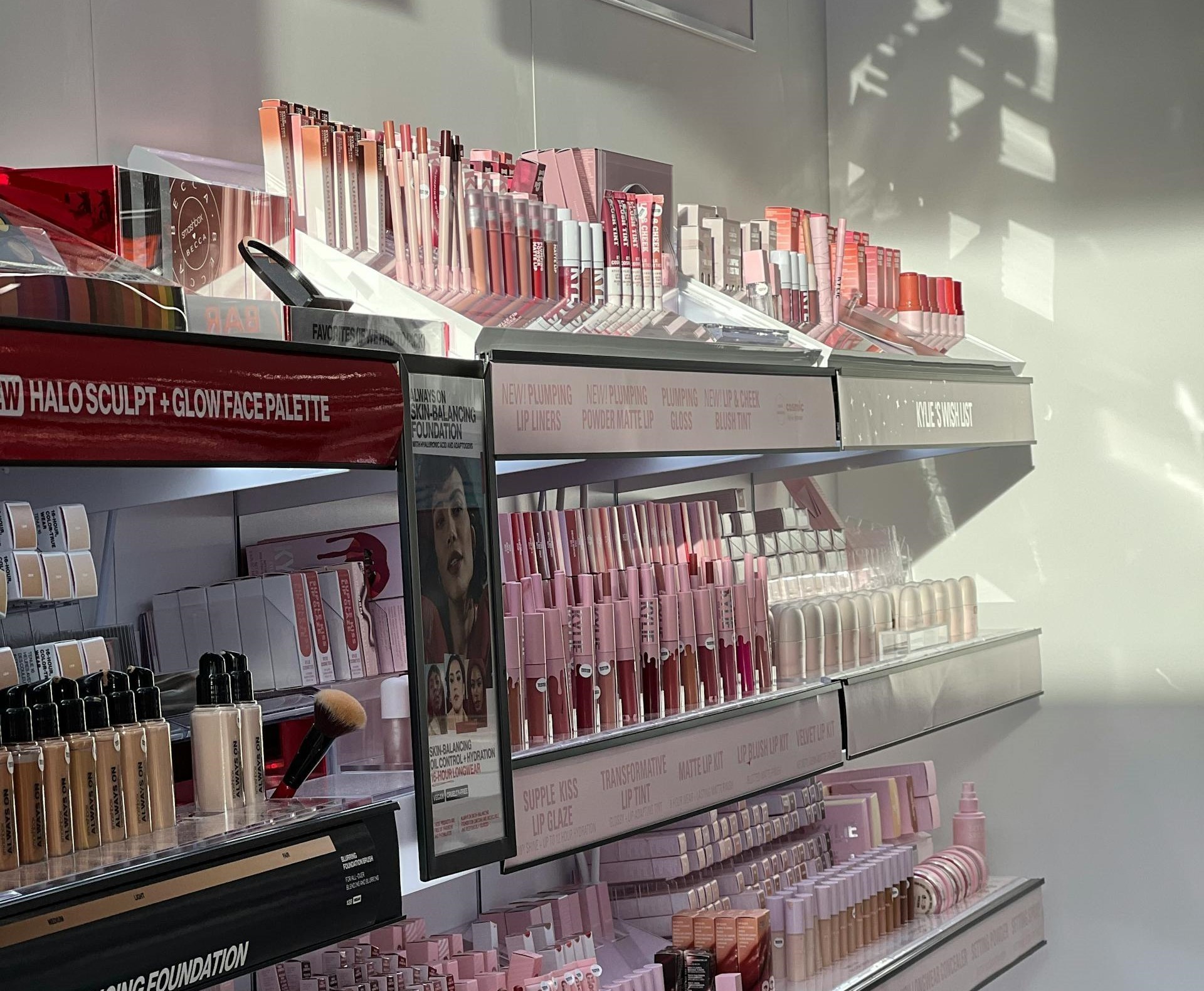 Makeup Manufacturers: A Guide for Businesses to Source Products Effectively