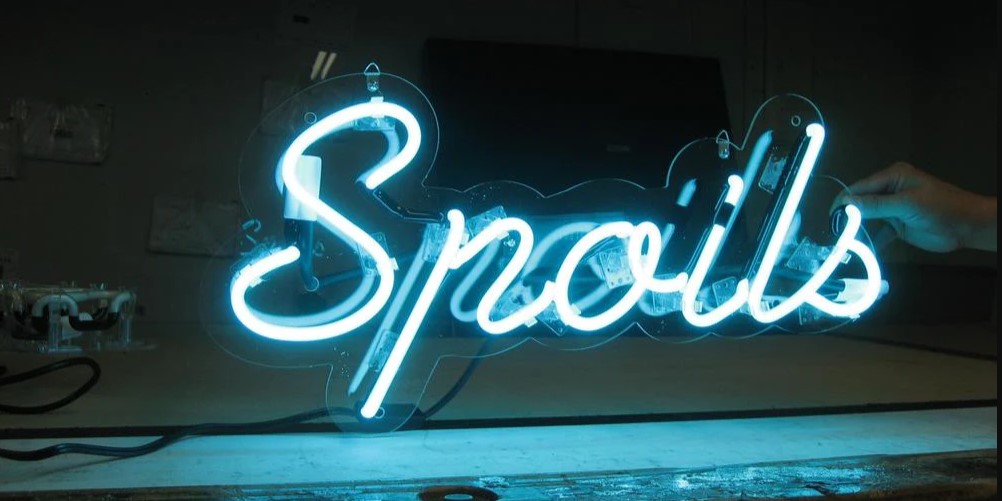 The Advantages of Custom LED Signs Over Traditional Signs