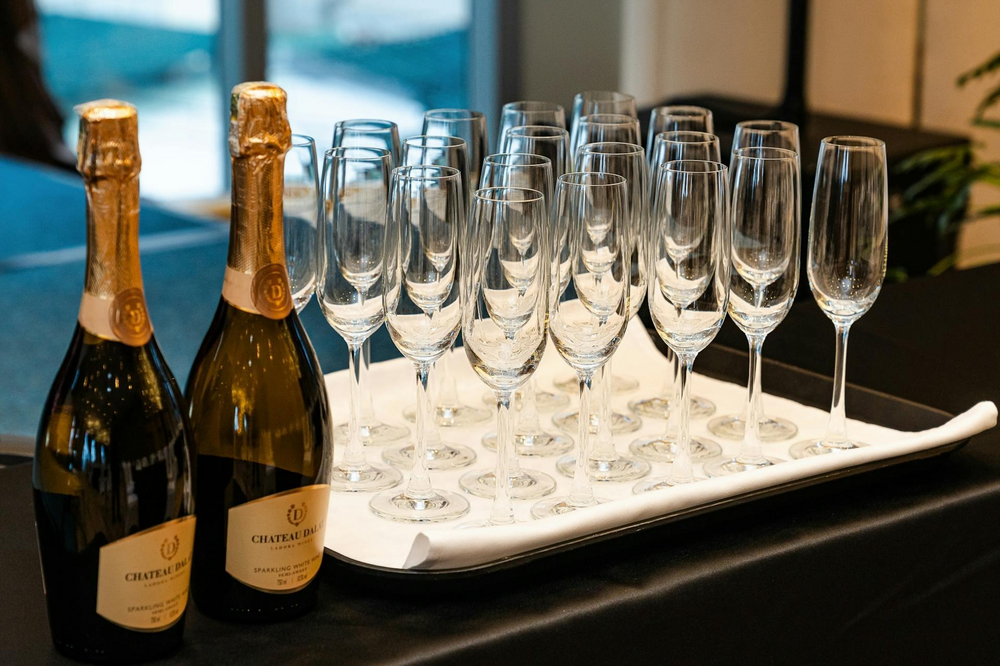 The Value of Bulk Champagne Flutes for Businesses