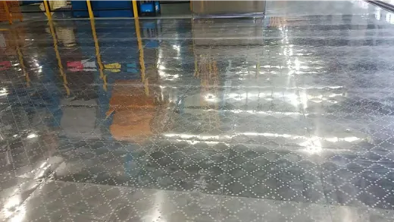 Top Perks of Robust Steel Flooring for Industrial Environments