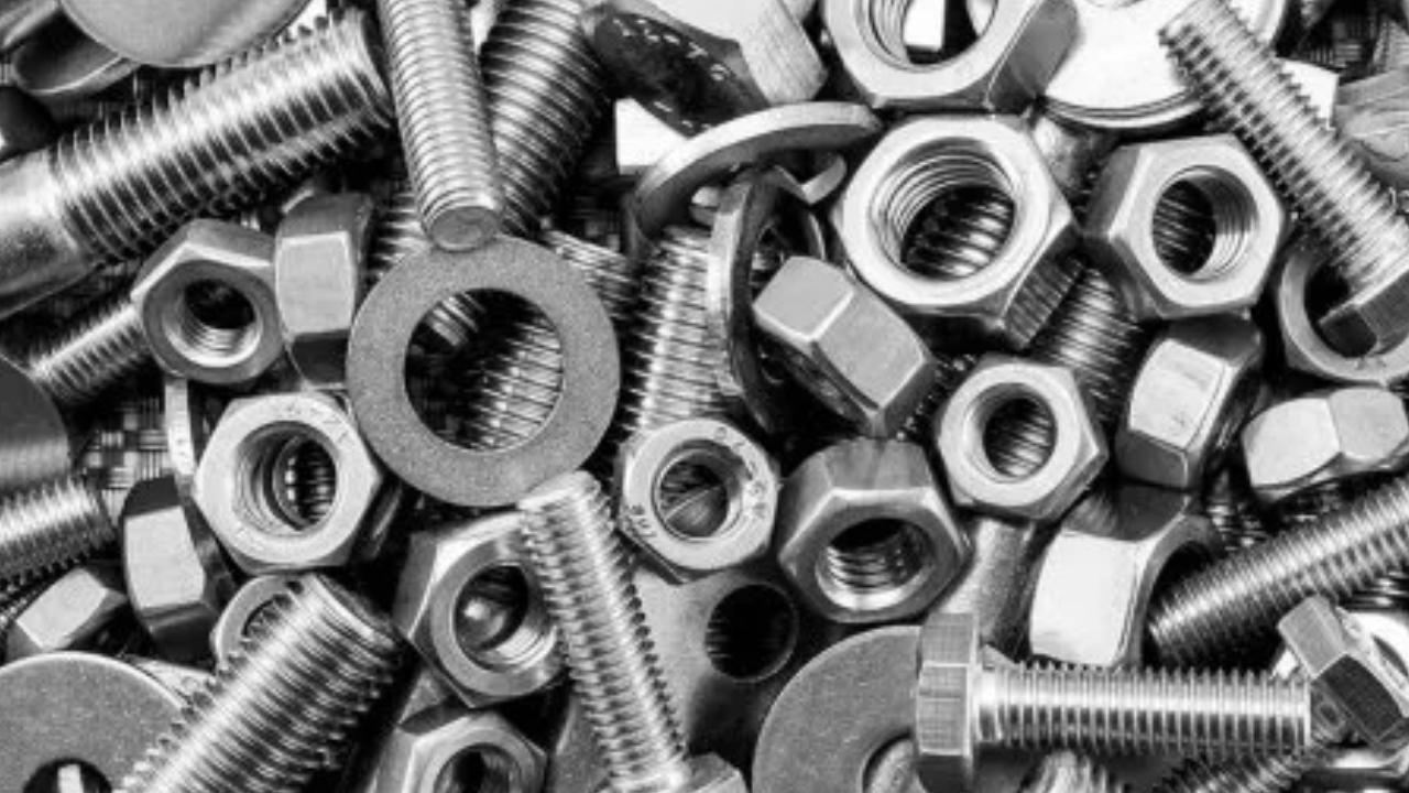 Why is the Smooth Surface of 304 Stainless Steel M6 Bolts Useful?