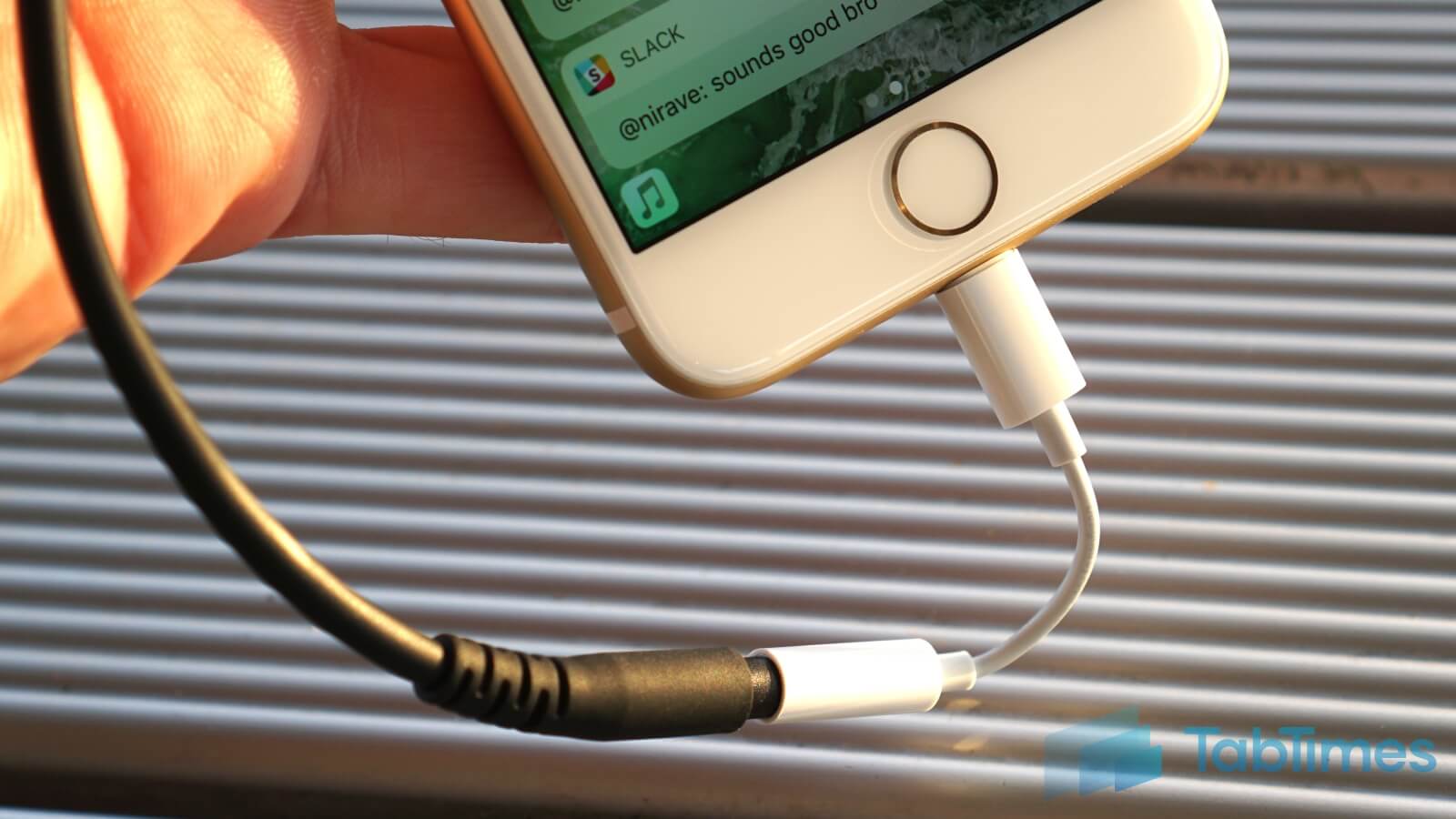 How to pair wireless headphones to the iPhone 7 / 7 Plus