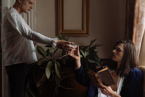 SCARECROWS, GHOSTS, AND FALL FUN AT PEDDLER’S VILLAGE