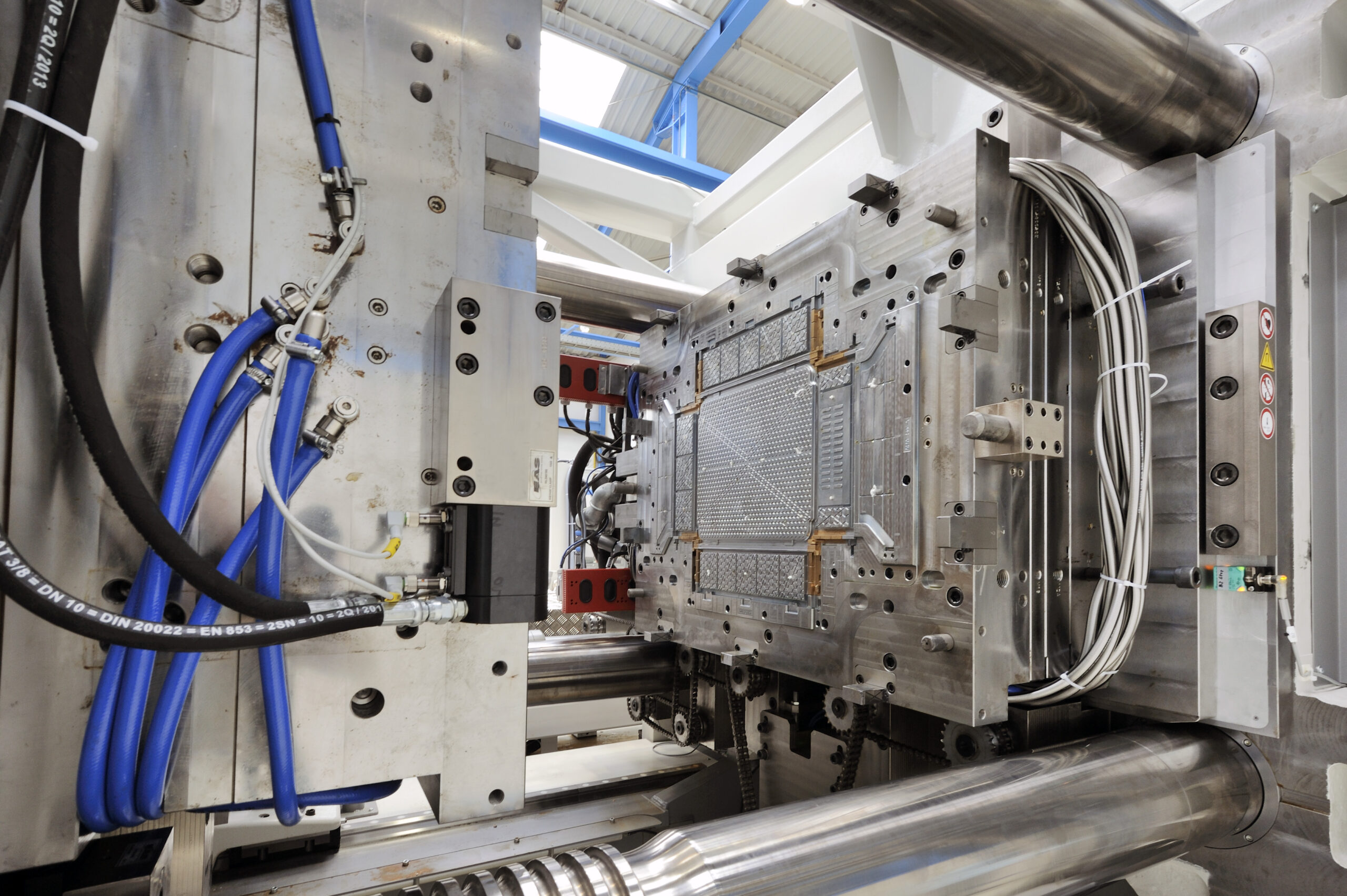 What makes Ideal plastic injection molding services?