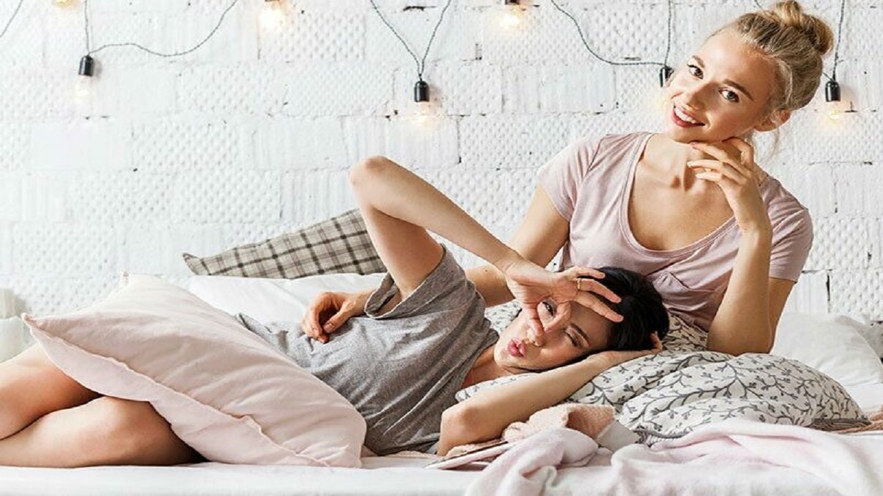 Why do women prefer to wear comfy loungewear during the summer?