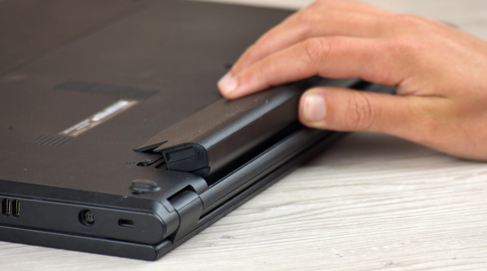 Steps to Change the Battery of Your Laptop