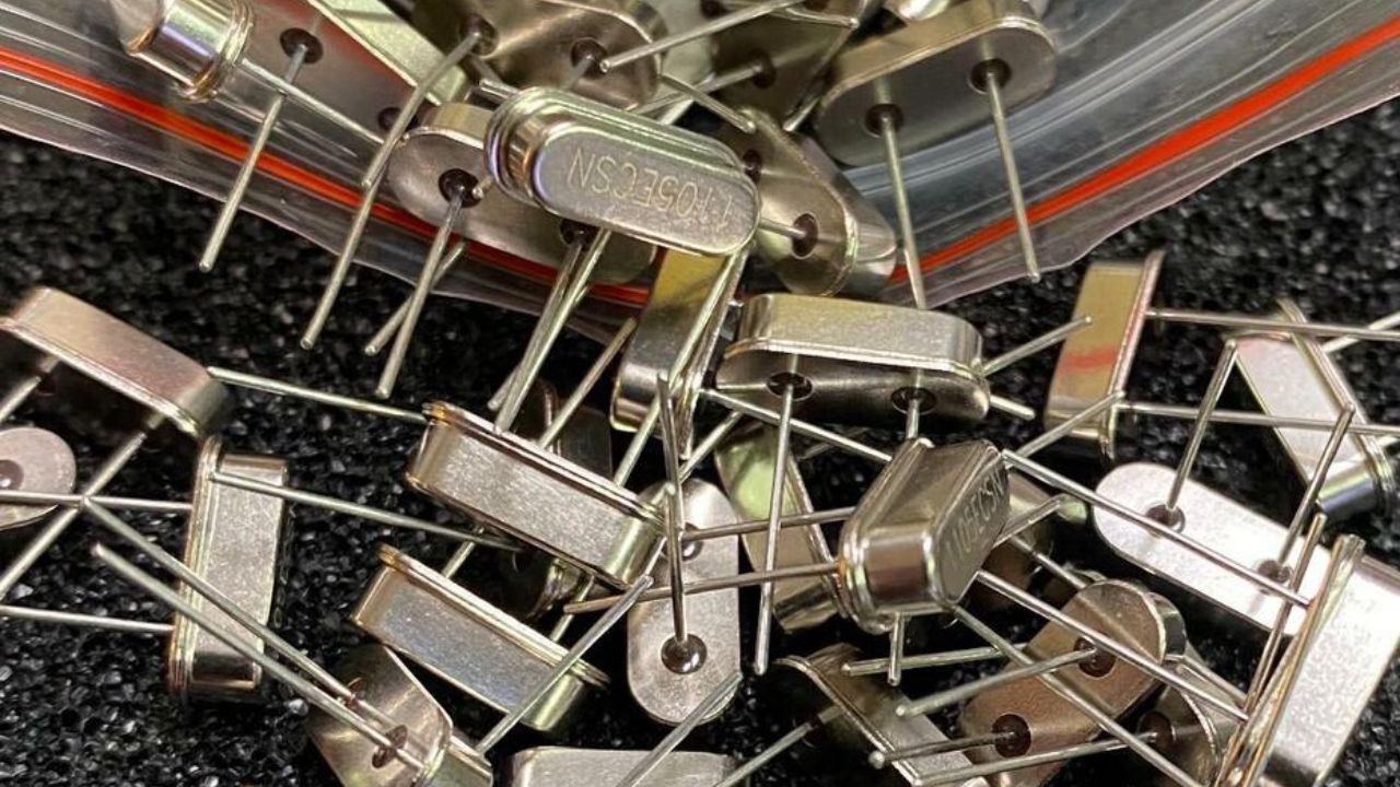 What Are the Key Benefits of HX Crystals’ Quartz Oscillators?