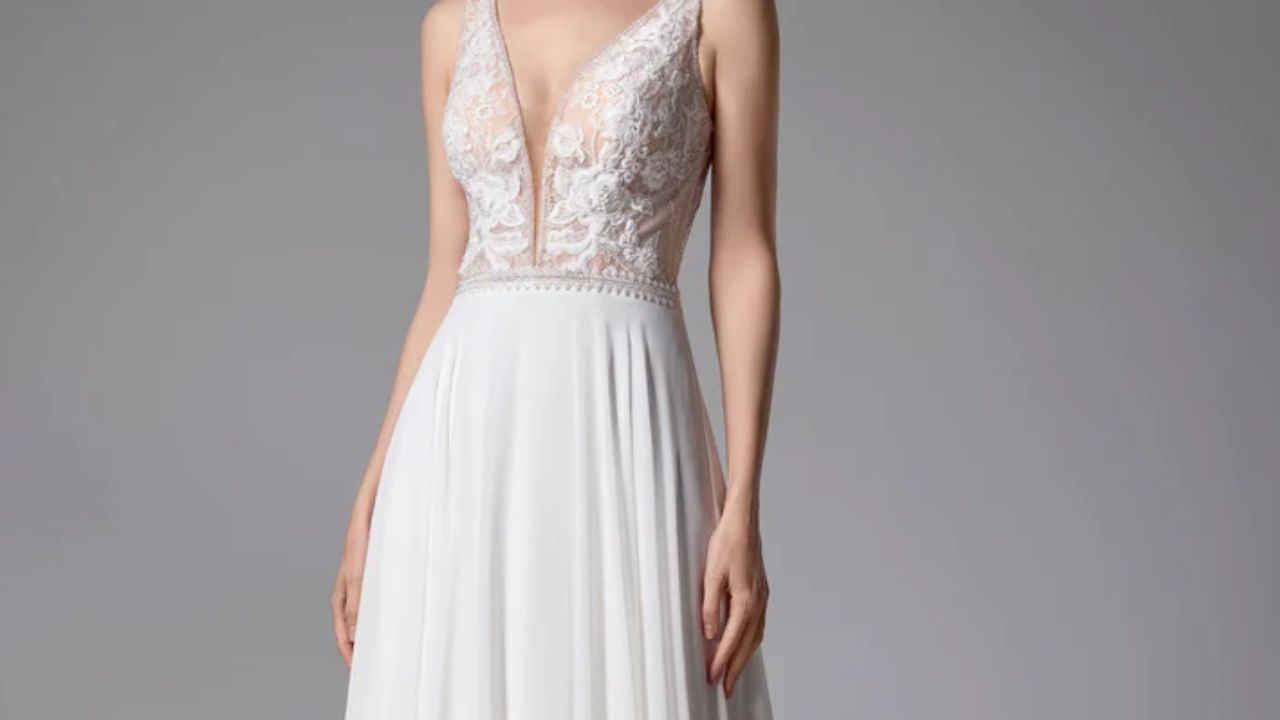 Which Material Makes the Best Beach Wedding Dress?