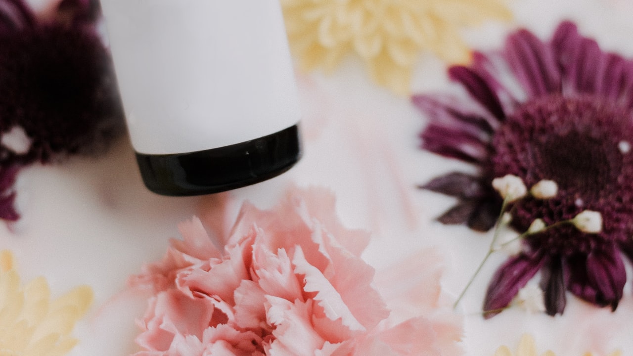 Why is the Headband wig with Bangs so Popular?