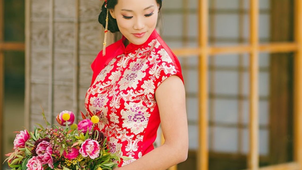 From Mandarin Collar to Traditional Knots: The Complete Guide to Cheongsam Components