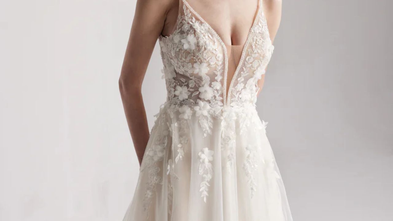 Modern vs Traditional: How Brides Are Redefining Wedding Dress Norms?