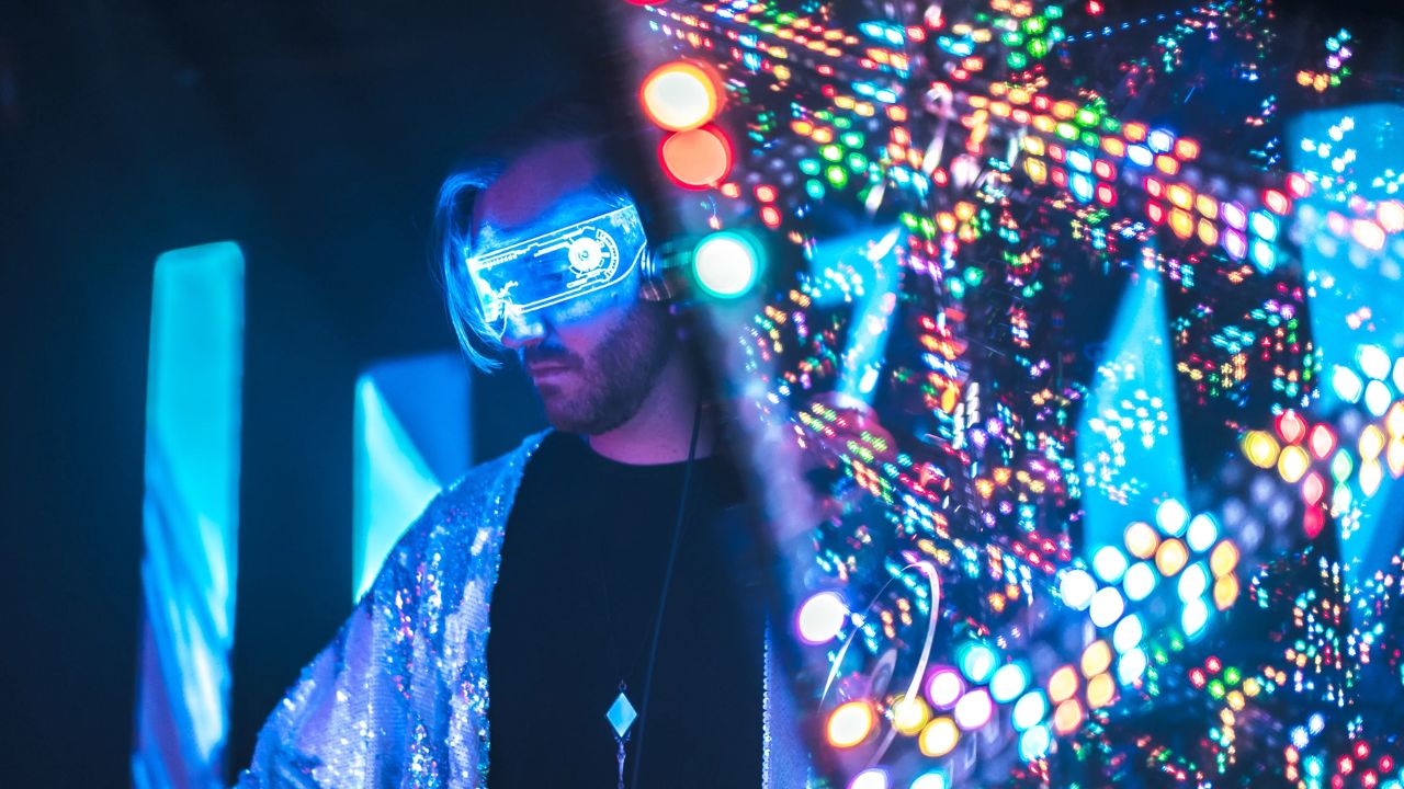 How Can DJ Lights Transform Your Home Into a Club?