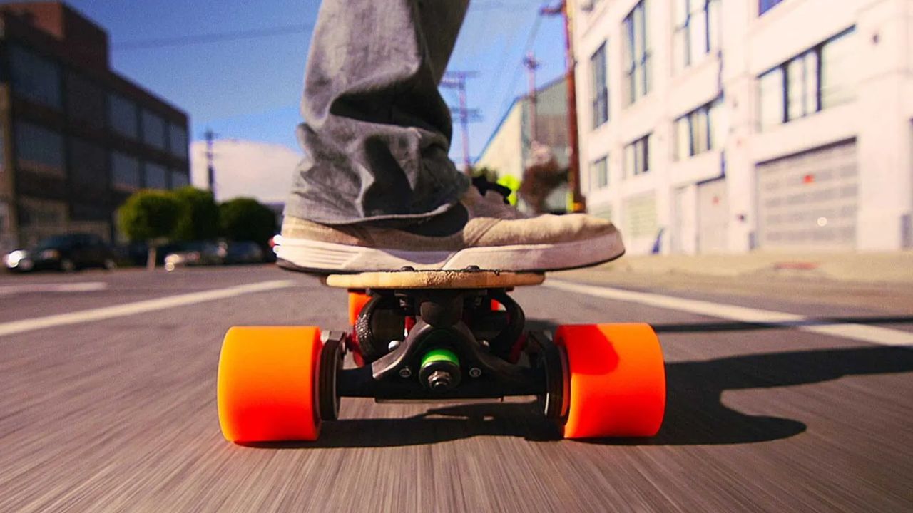 Why Is An Electric Skateboard Stable On The Road?