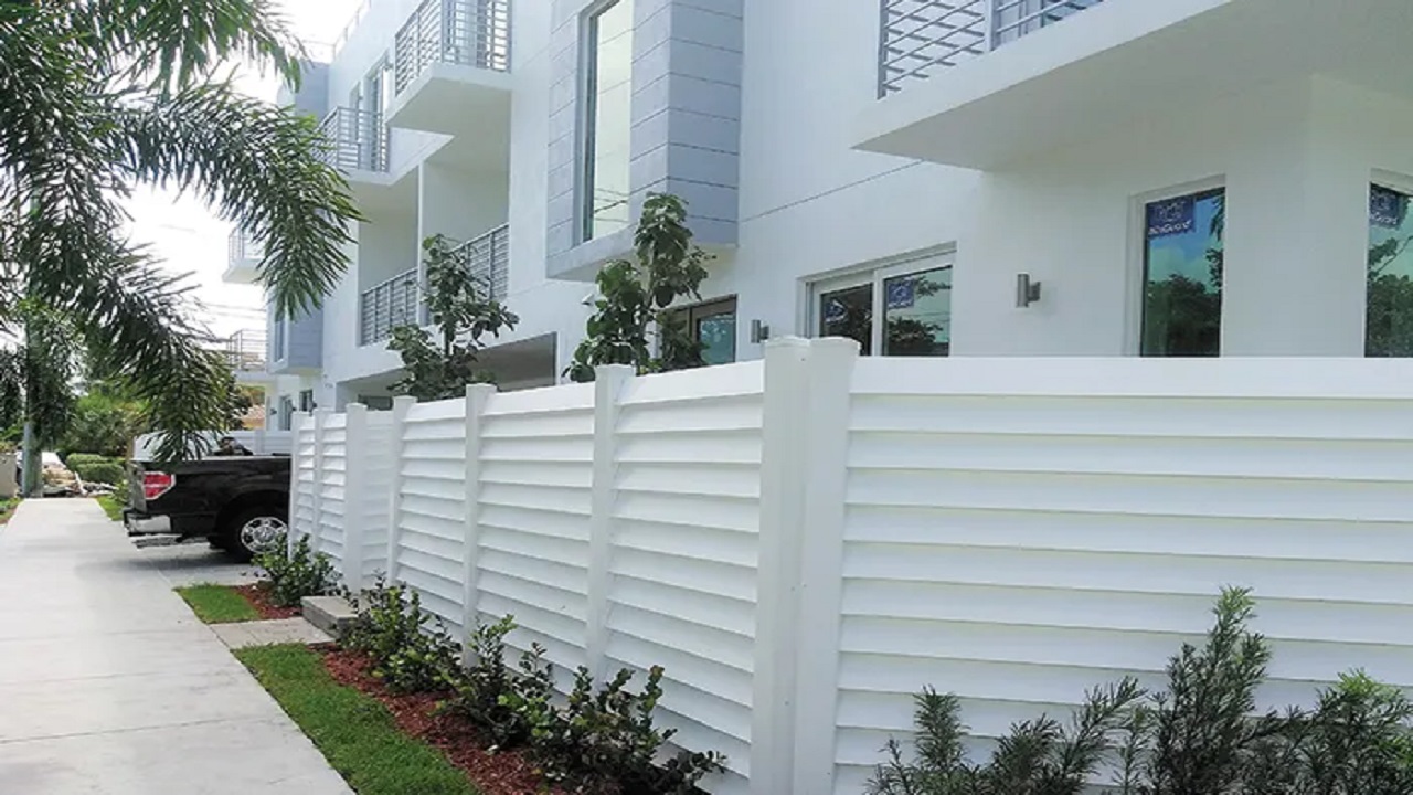 The Benefits of Buying PVC Fence Wholesale for Large-Scale Projects