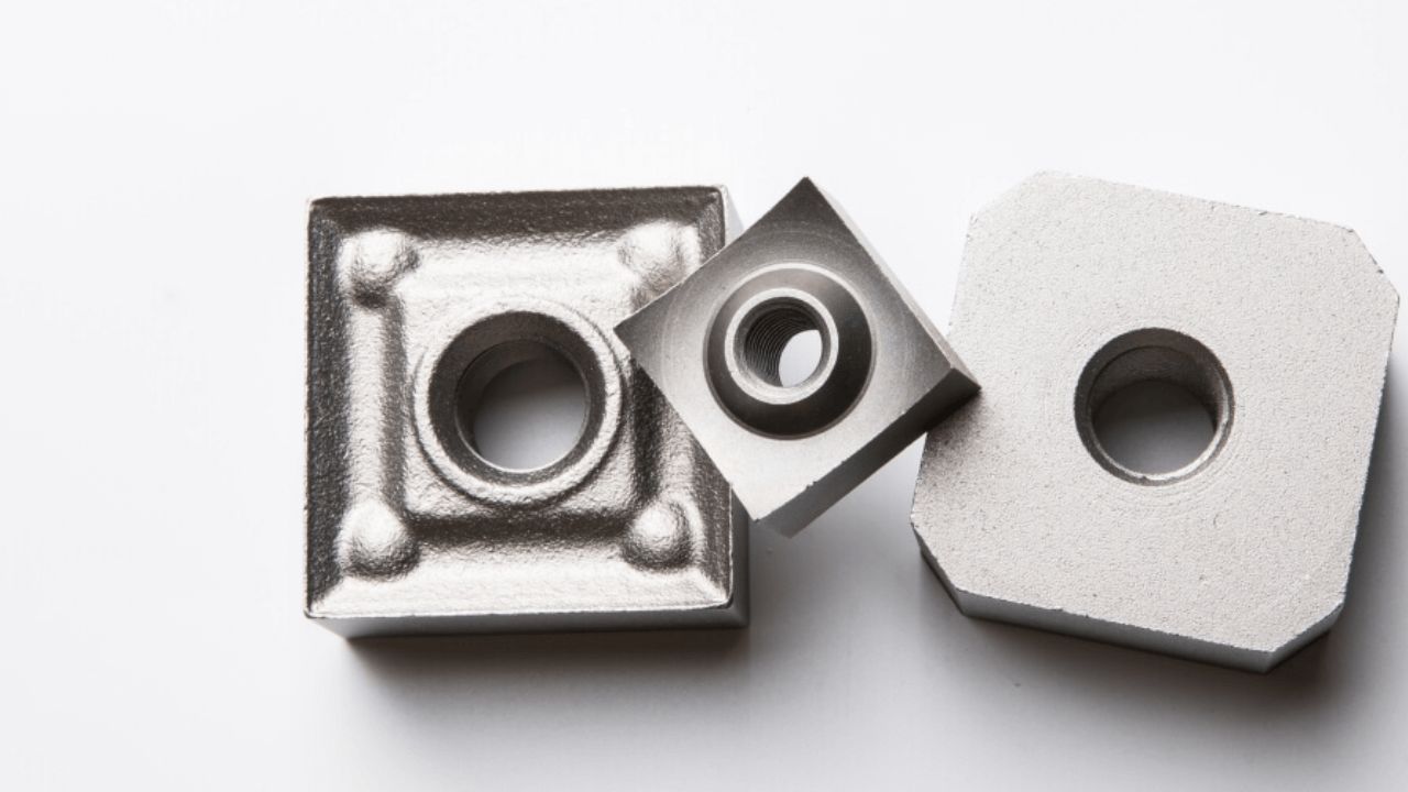 What Maintenance Guidelines Apply To The Wear Parts Of Grinders And Shredders?