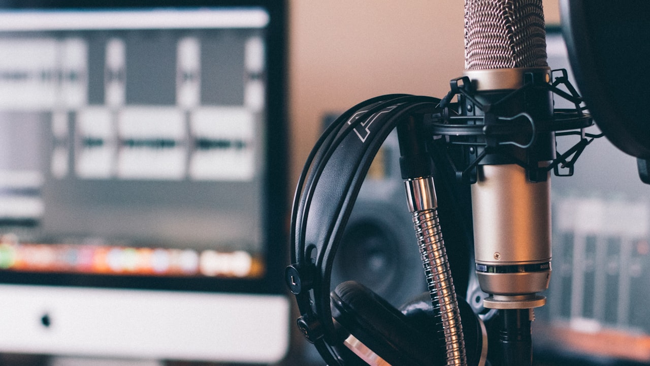 What Are The Positive Aspects Of Two-Way Radio?