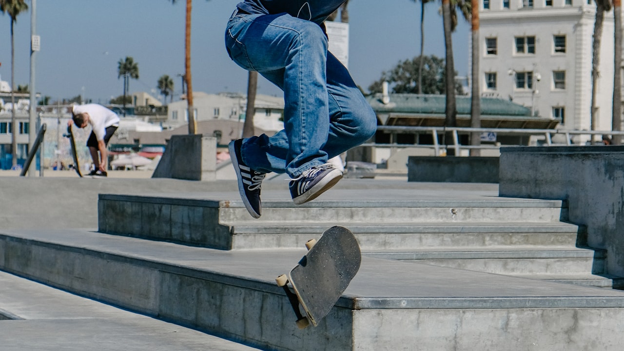 What Feature Does an Electric Skateboard Share That Makes It Convenient?