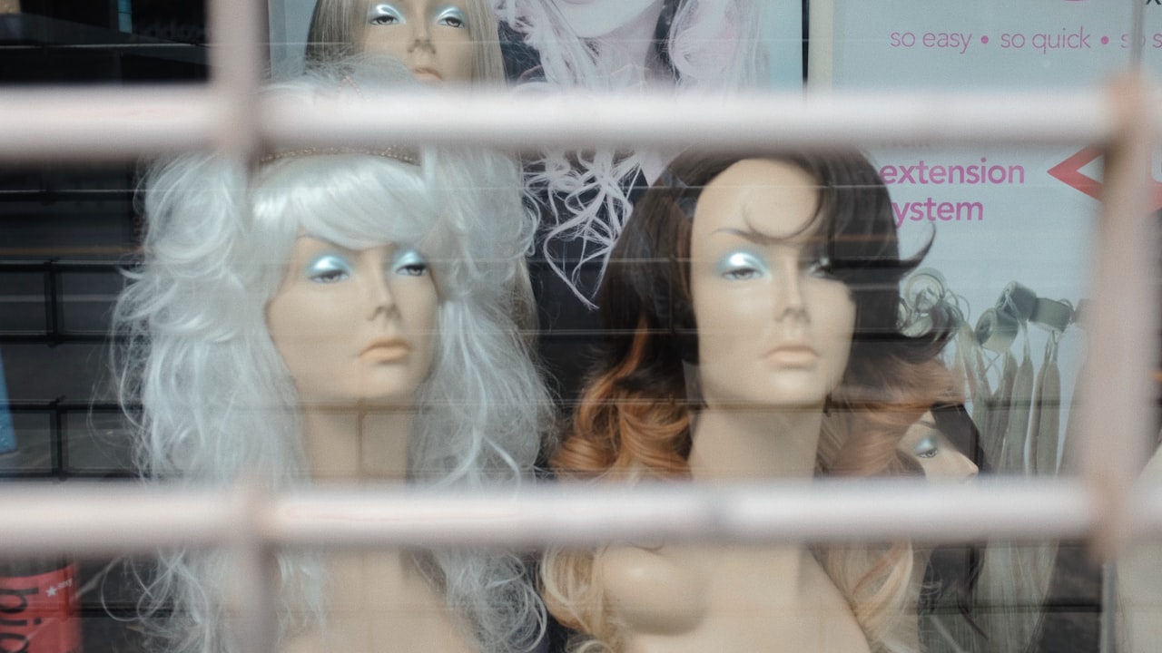 Short Gray Wigs Styles Guide