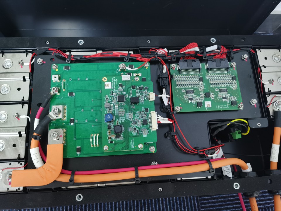 Exploring the Key Features of Electric Vehicle Battery Management Systems