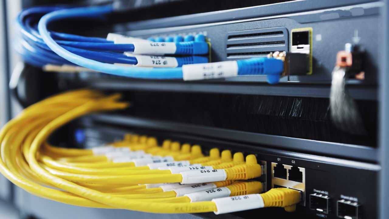 10 Must-Have Features in PDUs from Top-Tier Manufacturers