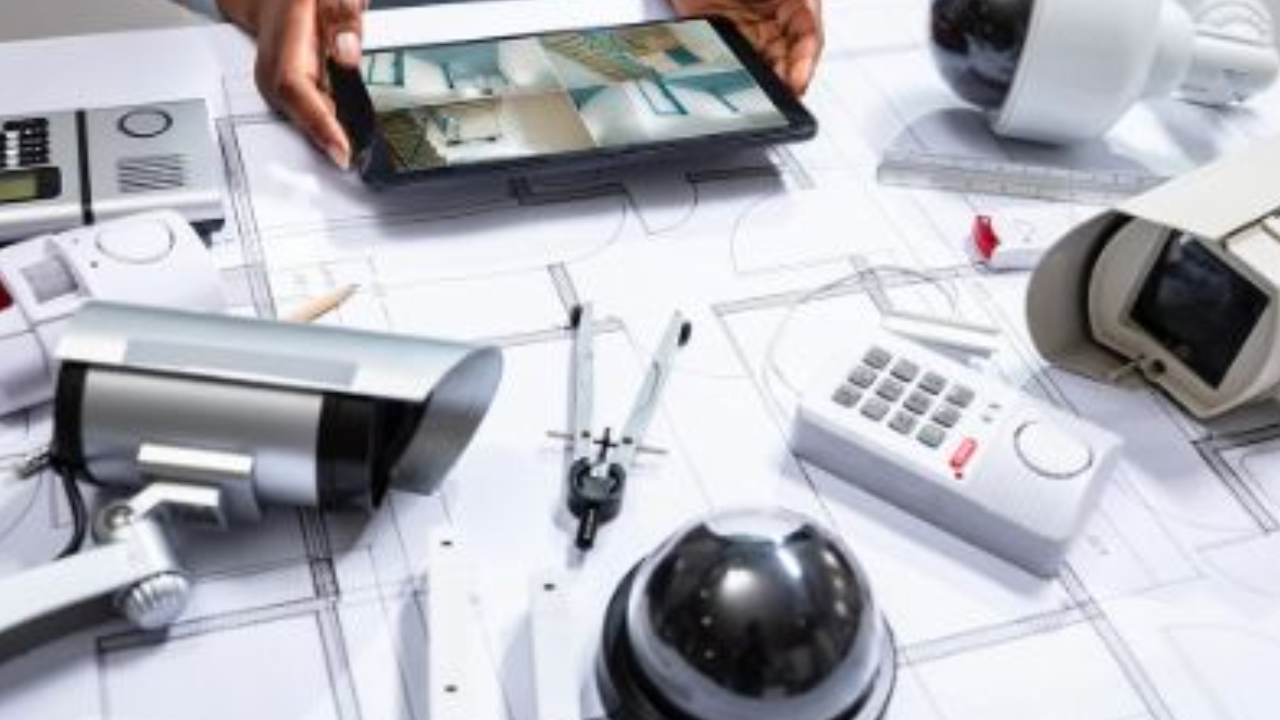 What Signs And Symptoms Indicate That Outdoor Security Cameras In Your Home Need To Be Replaced?