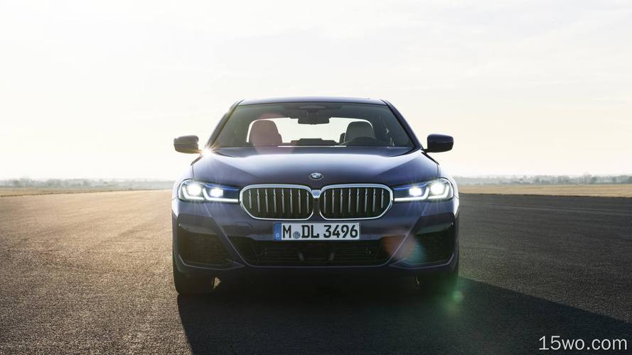 The Best Cars for Snowmobiling and Ice Fishing Adventures