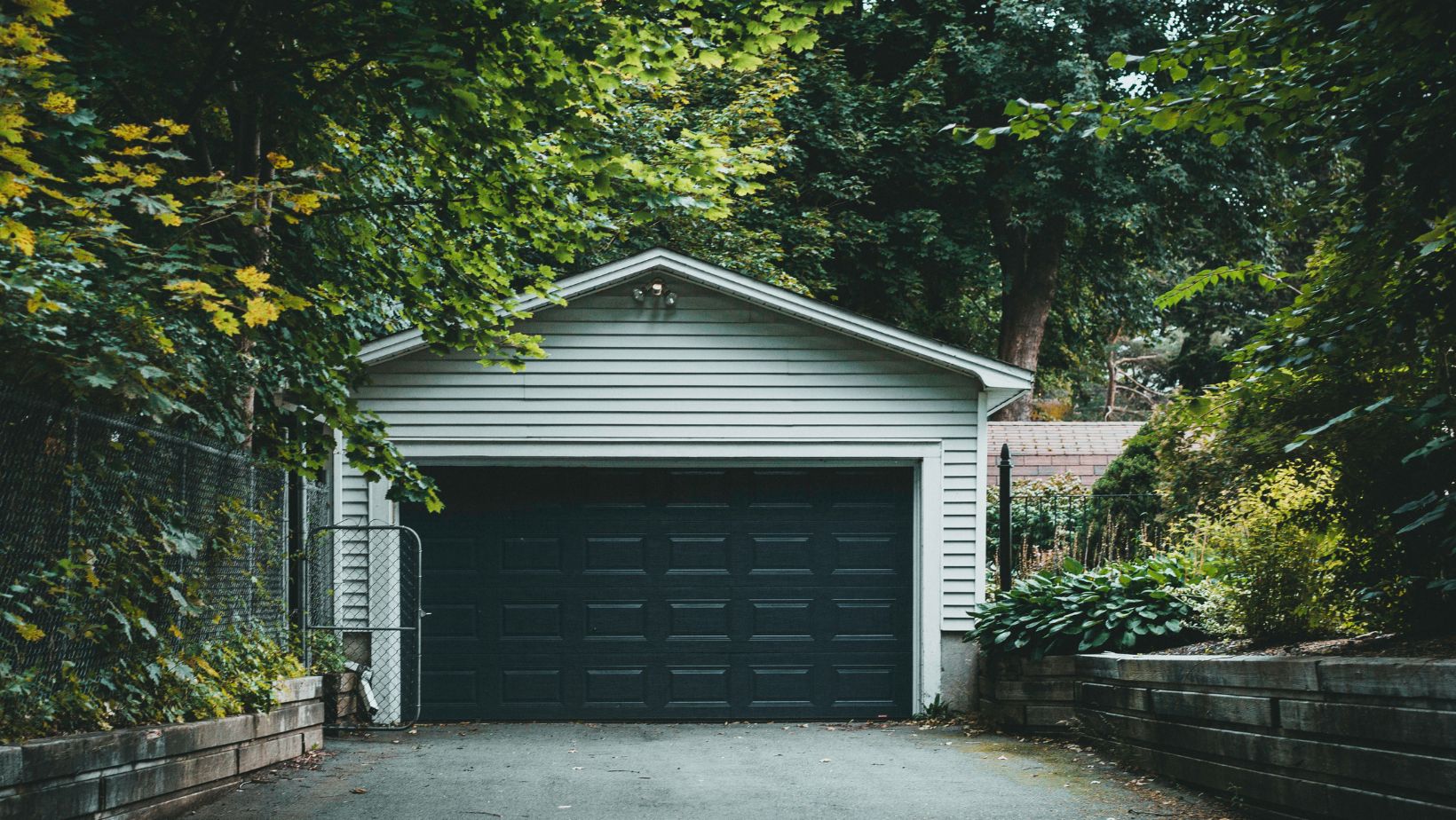 Why Should You Invest In an 8×8 Insulated Garage?