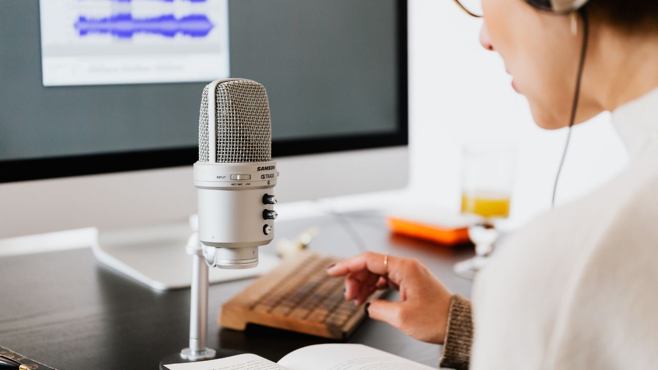 How to Create a Podcast from Your Blog Using AIPodify (Step-by-Step Guide)